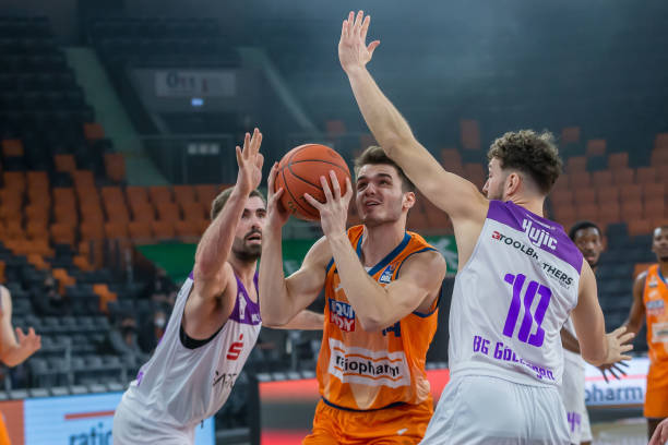 新华社以 新华社以